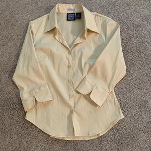Pale yellow stretchy Cotton Express Missy button up blouse